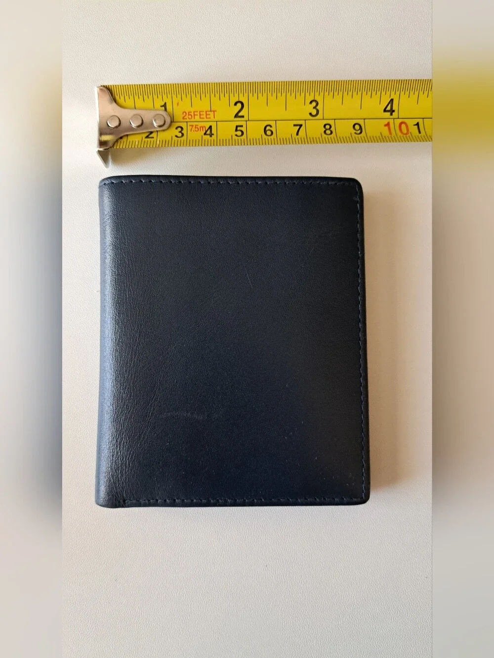 Downholme Men's Bifold Slim Silhouette Leather Wallet